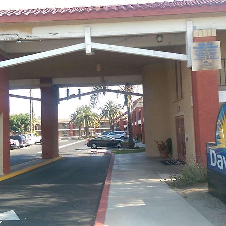 Days Inn By Wyndham Hemet Esterno foto