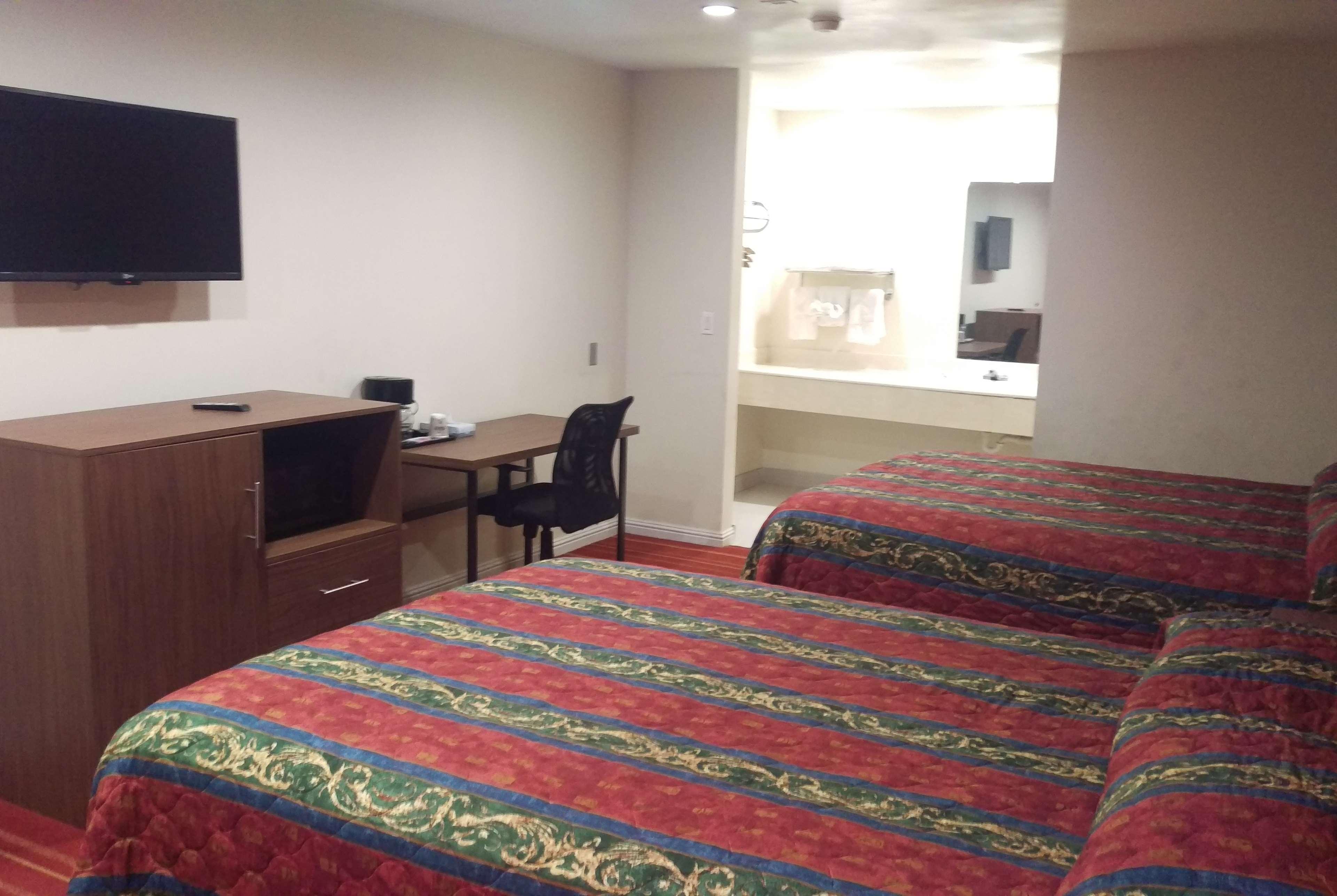 Days Inn By Wyndham Hemet Esterno foto