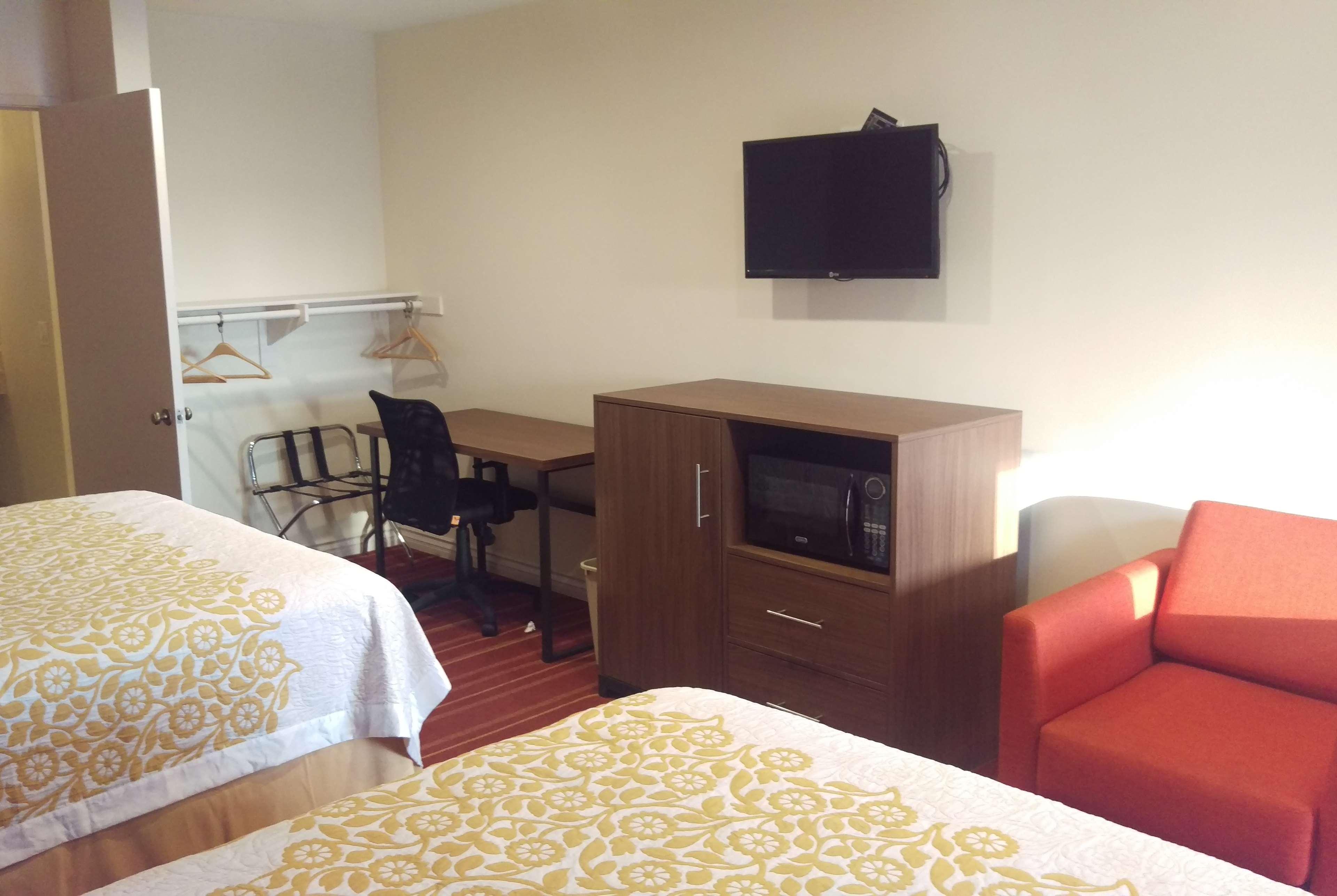 Days Inn By Wyndham Hemet Esterno foto