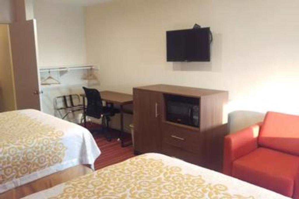 Days Inn By Wyndham Hemet Esterno foto