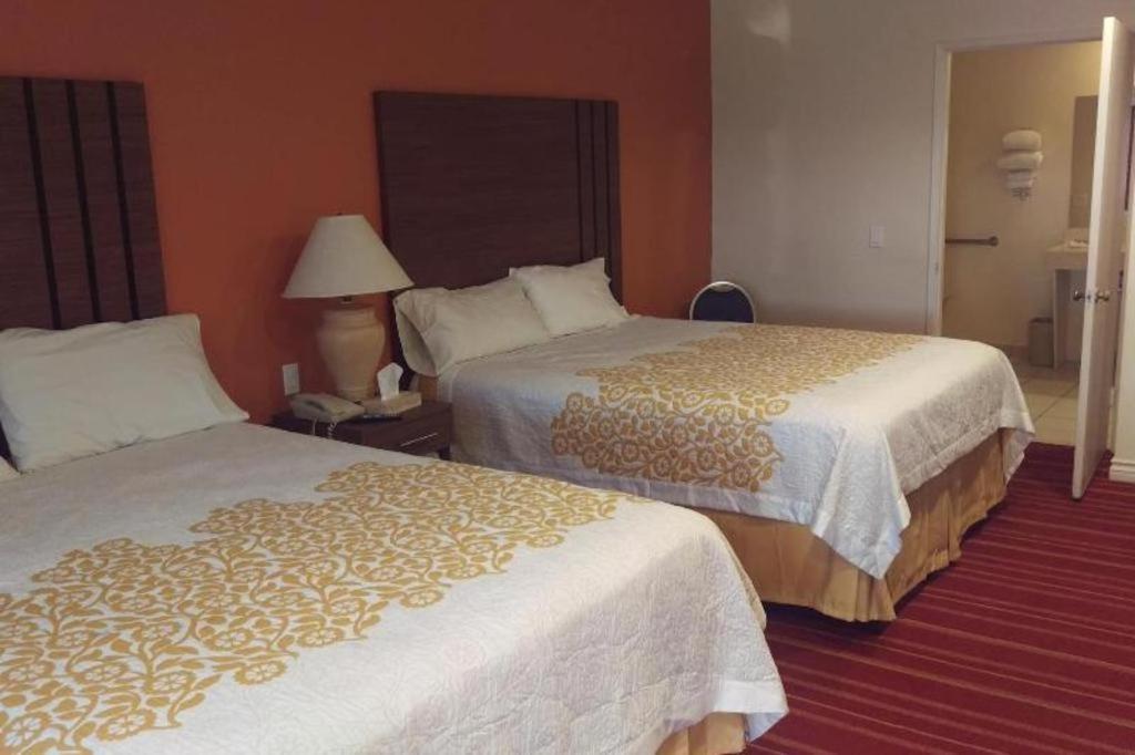 Days Inn By Wyndham Hemet Esterno foto