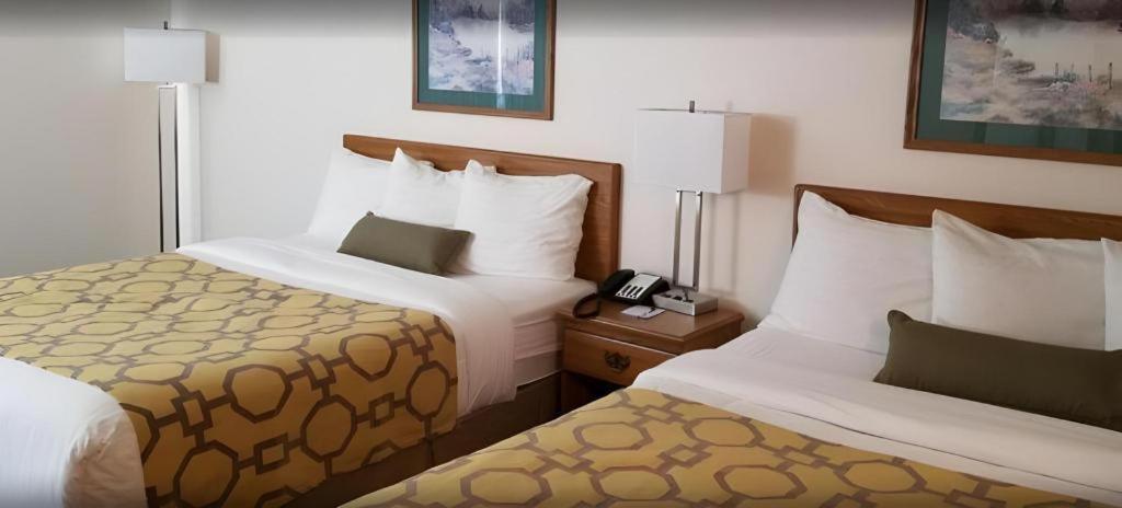 Days Inn By Wyndham Hemet Esterno foto