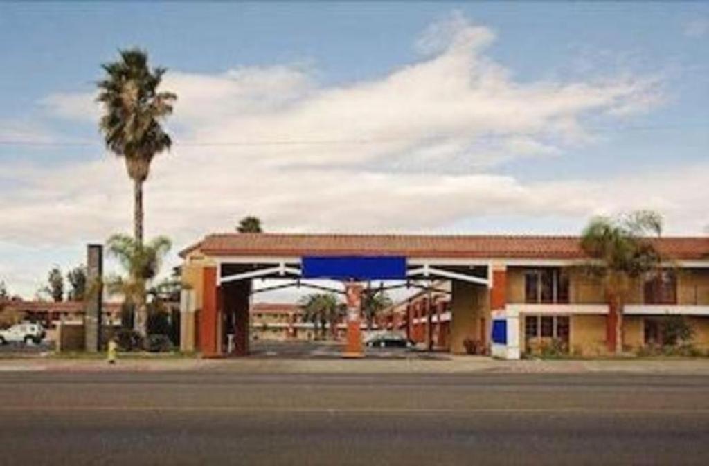 Days Inn By Wyndham Hemet Esterno foto