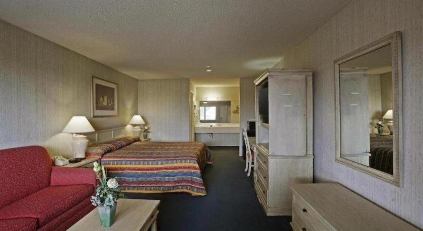 Days Inn By Wyndham Hemet Esterno foto