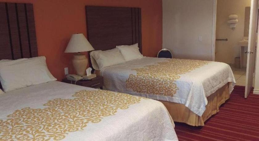 Days Inn By Wyndham Hemet Esterno foto