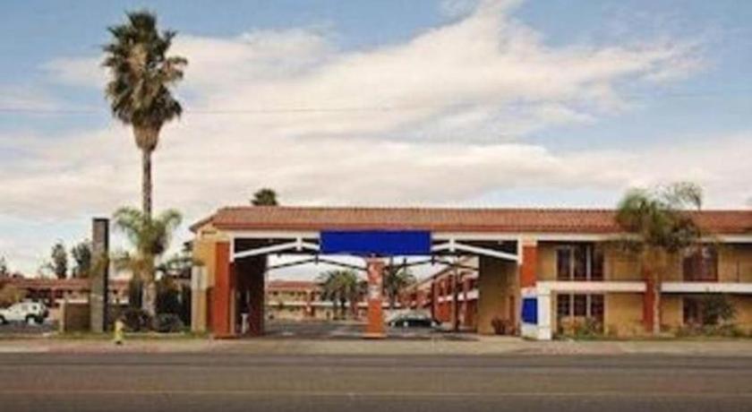 Days Inn By Wyndham Hemet Esterno foto