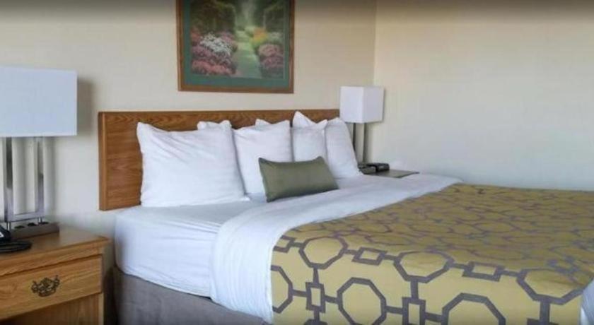Days Inn By Wyndham Hemet Esterno foto