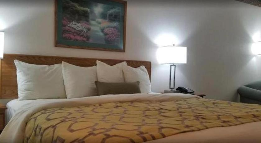 Days Inn By Wyndham Hemet Esterno foto