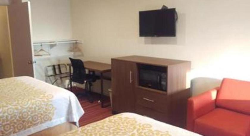 Days Inn By Wyndham Hemet Esterno foto