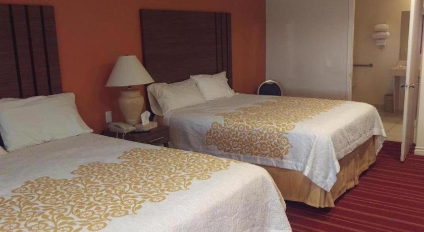 Days Inn By Wyndham Hemet Esterno foto