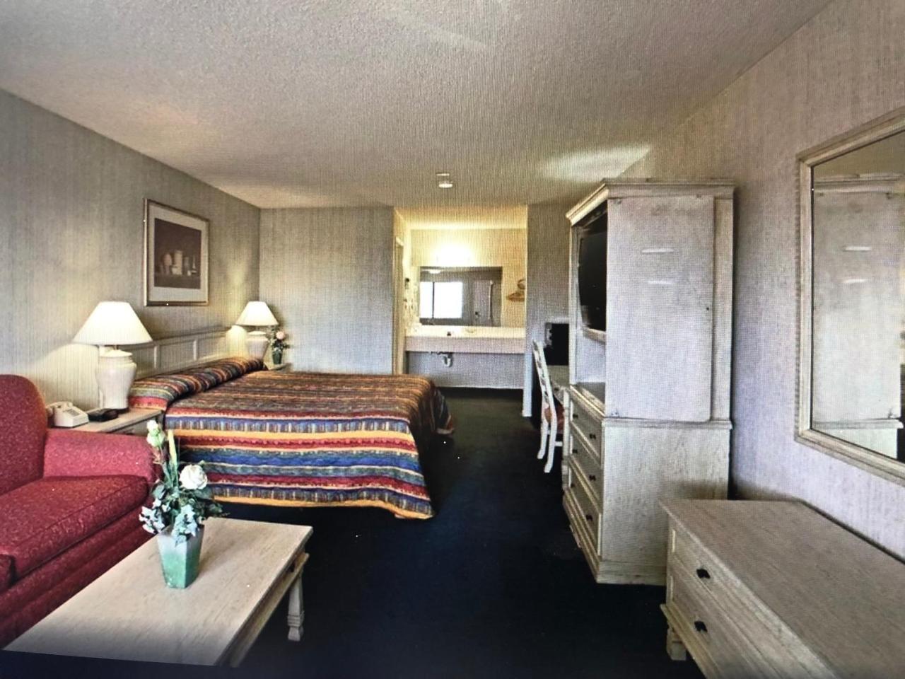 Days Inn By Wyndham Hemet Esterno foto