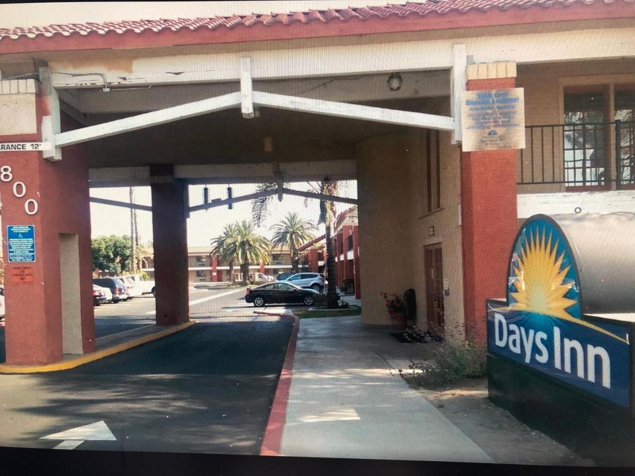 Days Inn By Wyndham Hemet Esterno foto
