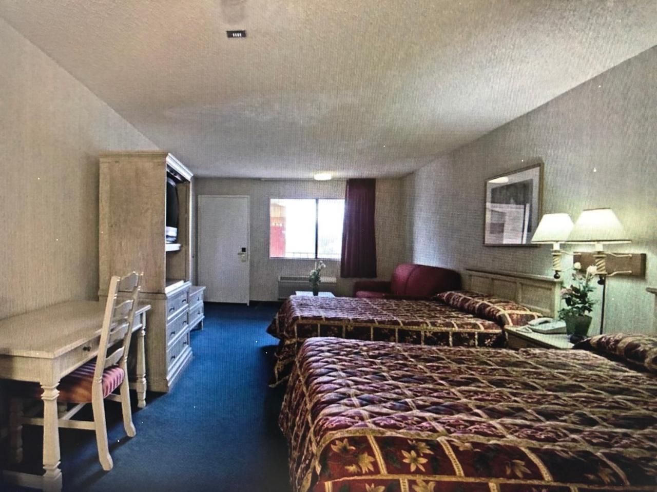Days Inn By Wyndham Hemet Esterno foto