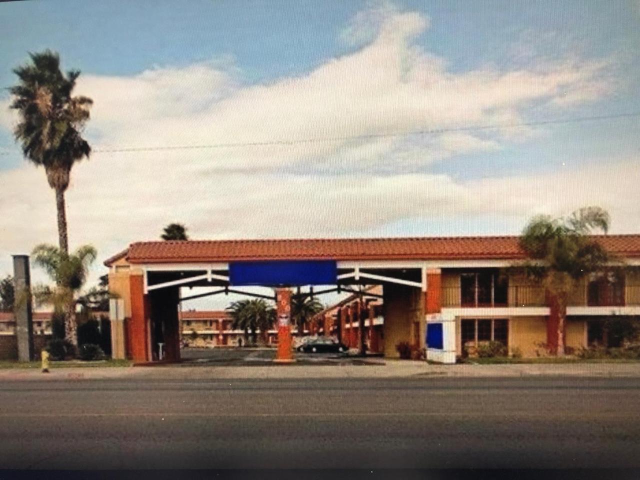 Days Inn By Wyndham Hemet Esterno foto